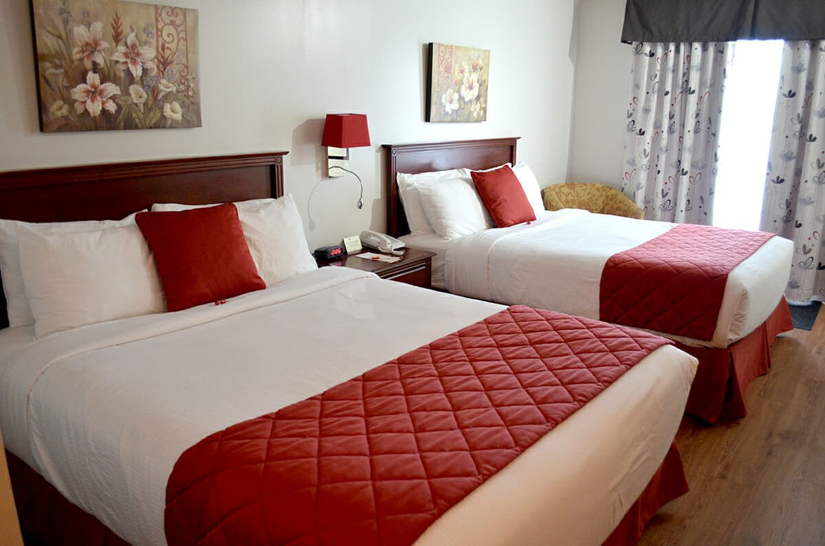 Standard-room-2-queen-beds-02