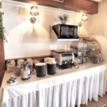 La coopérative funéraire rue 24 juin est à proximité de la table à déjeuner de l'Hôtel le Floral