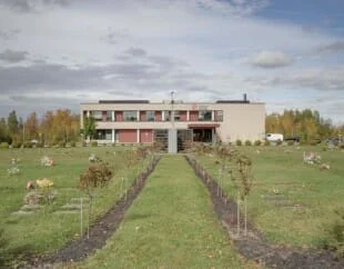 Vue extérieure éloignée de l’hôtel Le Floral à Sherbrooke